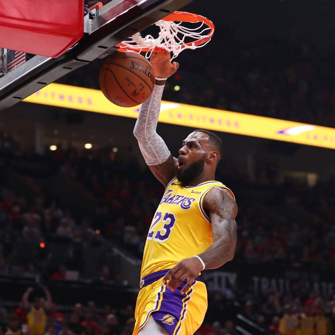 知名巴萨球迷：梅西不该偷偷的溜进诺坎普，这不是他家而是我们的